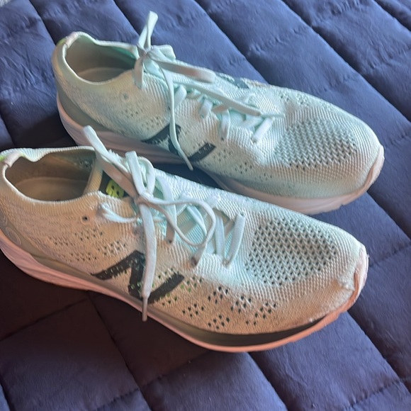 New Balance Light Blue/Turquoise 890 V7 Lightweight Running Sneakers - Size 8 - Picture 2 of 4